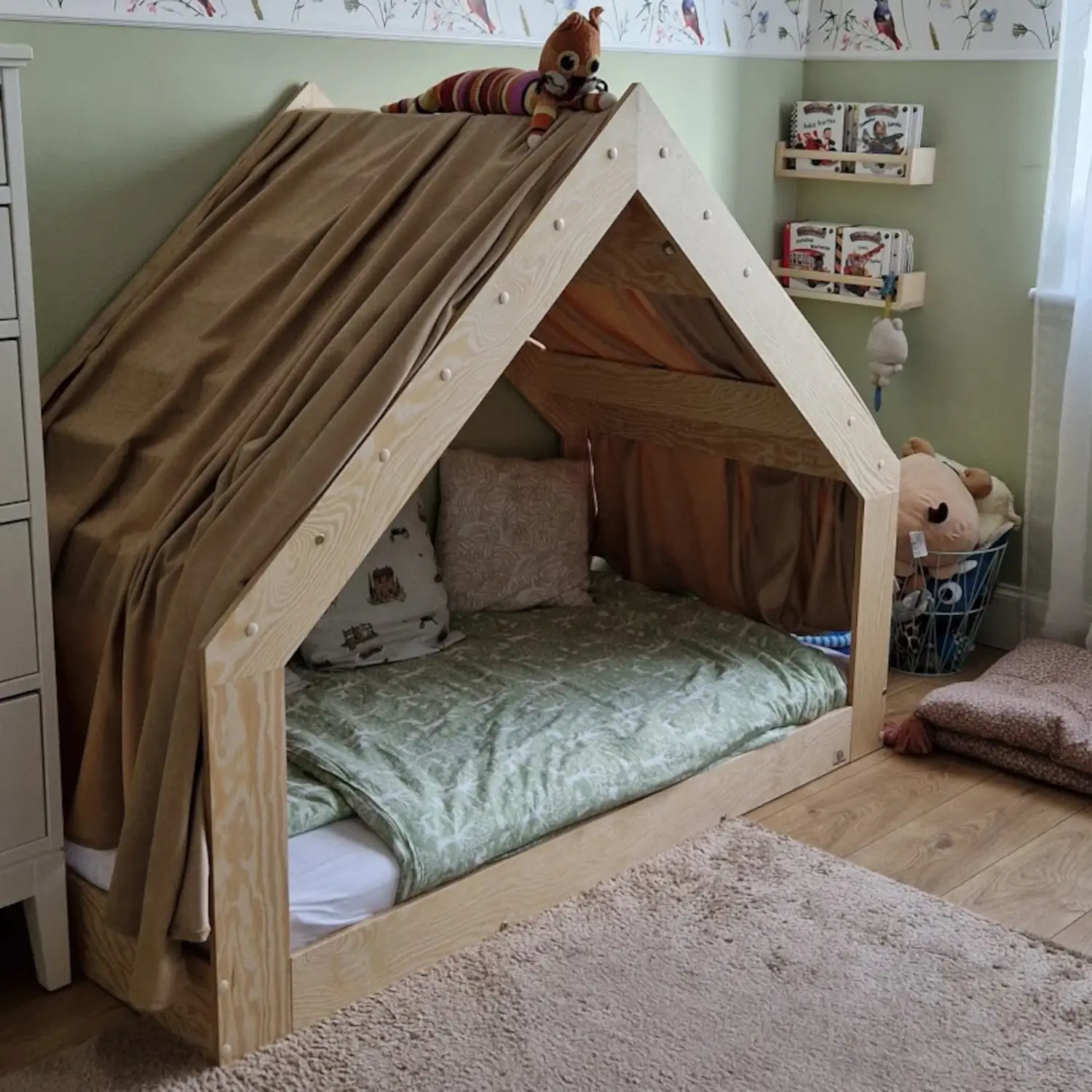 Łóżko domek dla dziecka z niską konstrukcją i stelażem MOON G Montessori Drewniane